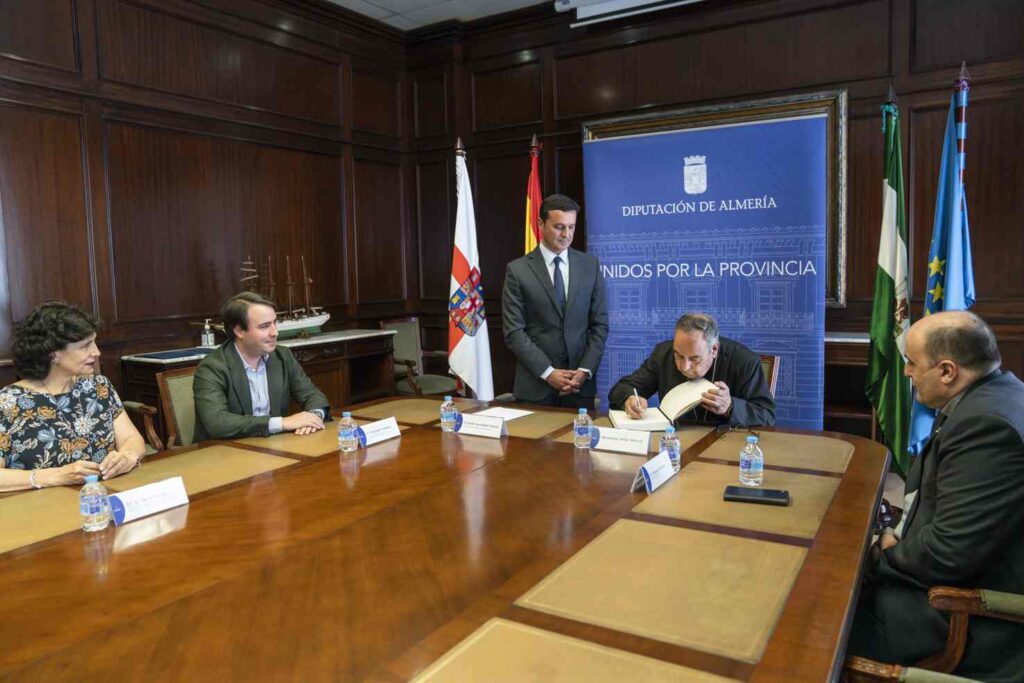 El Presidente de La Diputación de Almería Recibe la visita del Arzobispo de Siria.