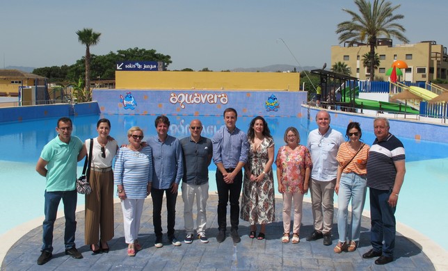 EquipoGobiernoApoyandoAperturaParqueAcuático