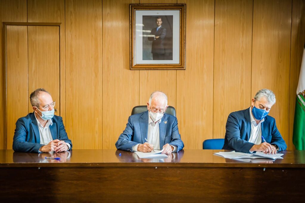 FIRMA CONVENIO UAL Y AYTO ROQUETAS DE MAR UNIVERSIDAD DE MAYORES