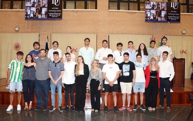 FOTO 1 MAYO 20 2022 FINAL AULA DE DEBATE