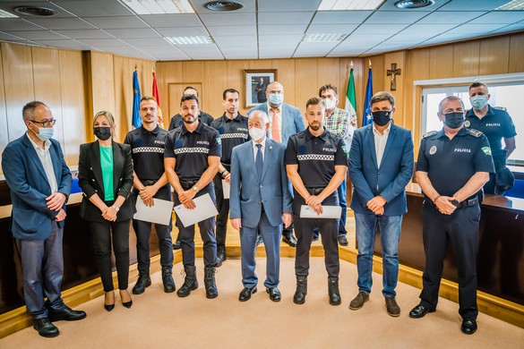 FOTO POLICIAS PRACTICAS