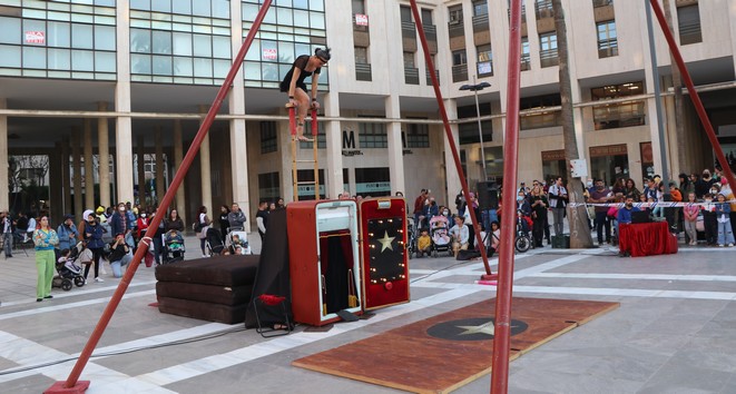 La imagen tiene un atributo ALT vacío; su nombre de archivo es KANBAHIOTA-TROUP.jpg