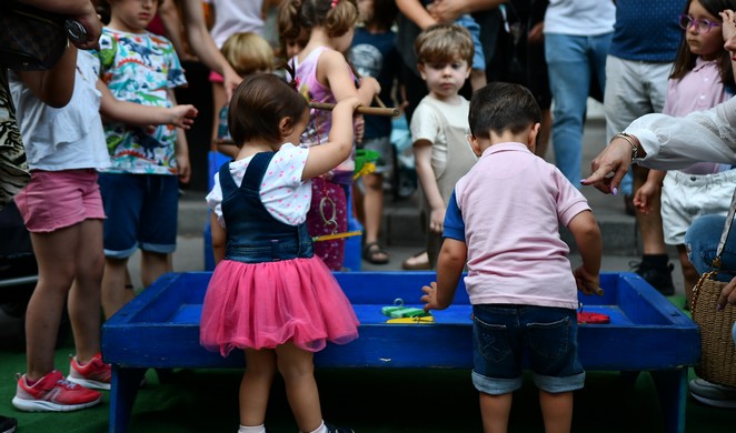 La imagen tiene un atributo ALT vacío; su nombre de archivo es NINOS-JUEGOS-NOCHE-EN-BLANCO-2022.jpg