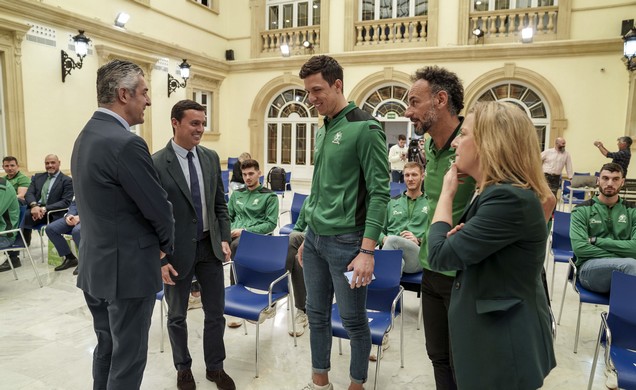 La imagen tiene un atributo ALT vacío; su nombre de archivo es Recepcion-Unicaja-5.jpg