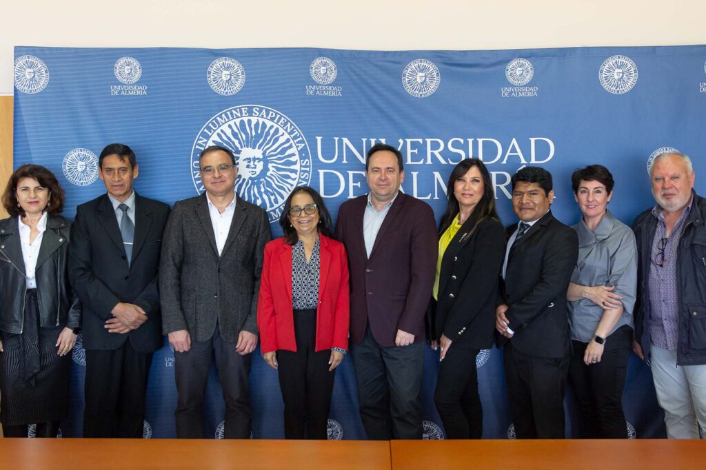 VISITA RECTORA DE PERÚ A LA UAL