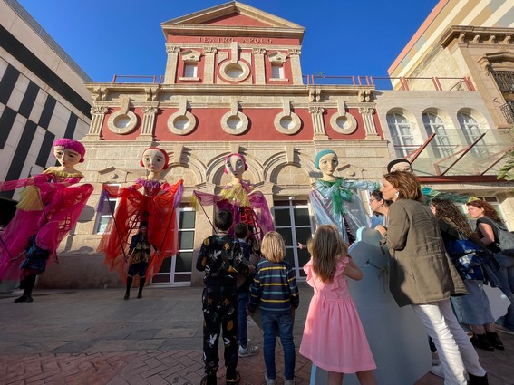 La imagen tiene un atributo ALT vacío; su nombre de archivo es pasacalles-1.jpg