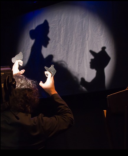 La imagen tiene un atributo ALT vacío; su nombre de archivo es 1.-Cuentos-pocas-luces.-A-la-Sombrita_2.jpg