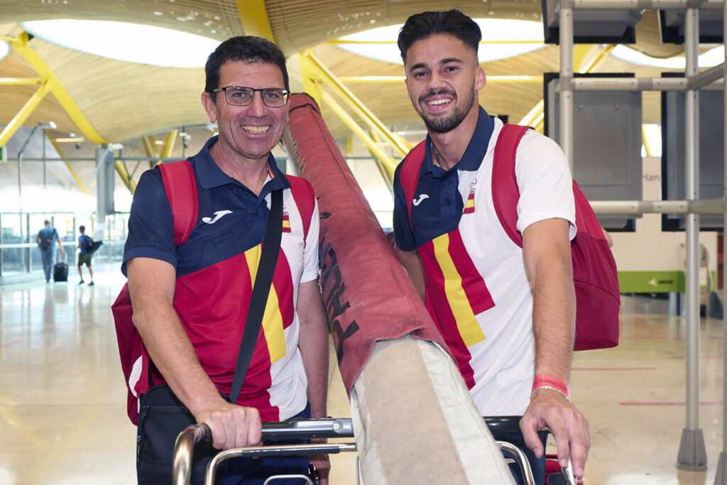 220629 Antonio Orta e Isidro Leyva en el aeropuerto