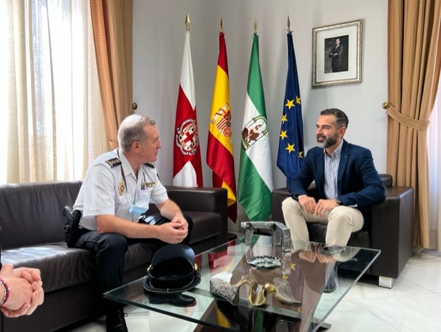 9-6-2022 ALCALDE CON NUEVO COMISARIO PRINCIPAL DE POLICIA, GUMERSINDO VILA 1