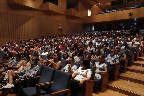 La imagen tiene un atributo ALT vacío; su nombre de archivo es 220706-Auditorio-lleno-de-publico.jpg