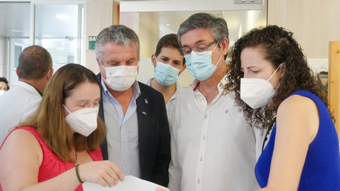 La imagen tiene un atributo ALT vacío; su nombre de archivo es 220707-Visita-delegado-presentacion-nueva-consulta-rehabilitacion-Centr....jpeg