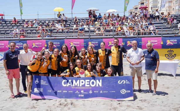 La imagen tiene un atributo ALT vacío; su nombre de archivo es 220717-campeonas-femenina-2-1.jpeg