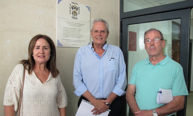 La imagen tiene un atributo ALT vacío; su nombre de archivo es AutoridadesPlaca.jpg