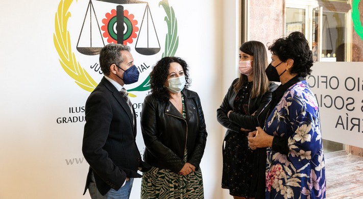 Diputadas con responsables del Colegio de Graduados Sociales