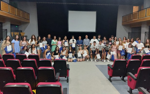 Foto de grupo de la entrega de diplomas