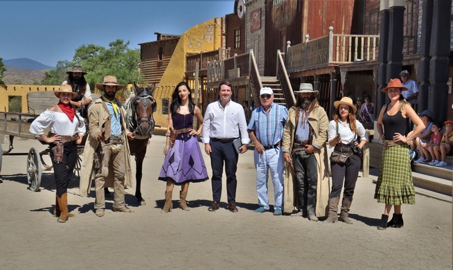 Un momento durante la visita a Oasys Minihollywood