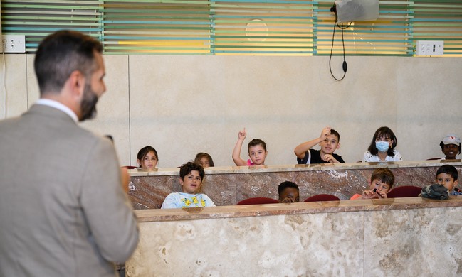 La imagen tiene un atributo ALT vacío; su nombre de archivo es recepcion-alumnos-escuela-verano000008.jpg