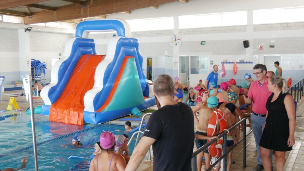 220816 Visita alcalde a las Escuelas de Verano de Baloncesto y Piscina (...