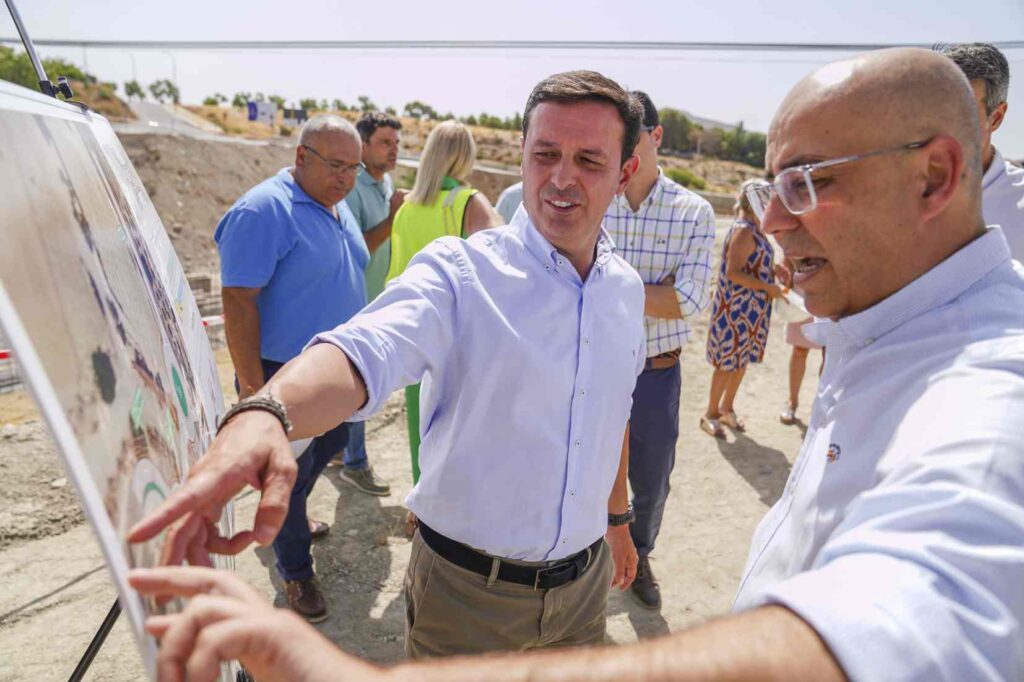 Visita Puente San Isidro. 
Alejandro Crespo mostrará la situación y evolución de la obra en marcha para el acondicionamiento de acceso al municipio.
Presidente de la Diputación, Javier Aureliano García.
Diputado de Fomento, Medio Ambiente y Agua y Vicepresidente 1o, Ángel Escobar
Alcalde de Huércal Overa, Domingo Fernández.
NILA.