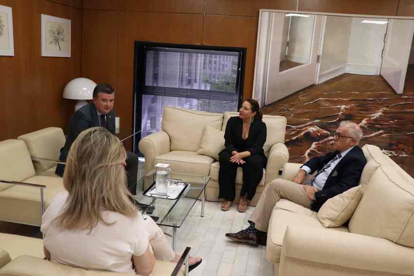 Reunión Crespo y veterinarios