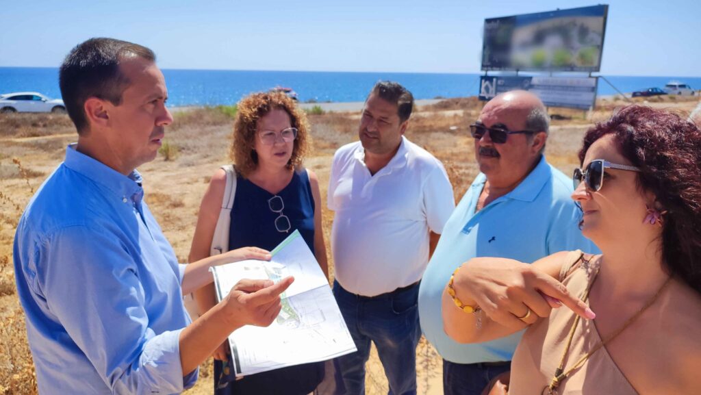 Subdelegado visita obras paseo marítimo Garrucha