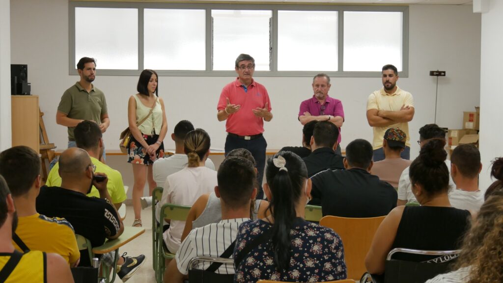220901 Más de 40 jóvenes se incorporan al Ayuntamiento de Adra en planes...
