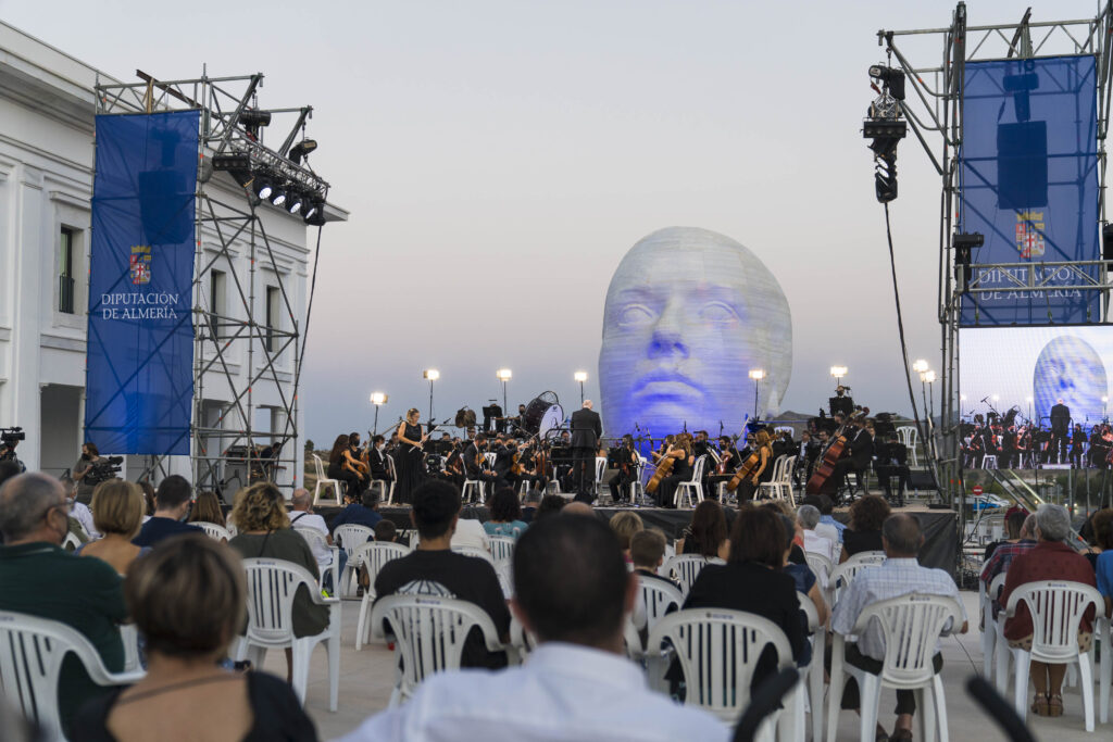 Manuel Guzmán Diputado de Cultura y Cine asiste al concierto de la OCAL en el Centro Perez Siquier Museo Adres Ibáñez. Alcalde de Olula del Río Antonio Pascual