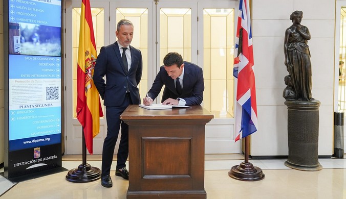 Libro de condolencias Isabel II (3)