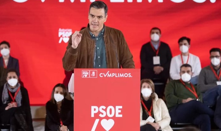 La imagen tiene un atributo ALT vacío; su nombre de archivo es SanchezPredicando.jpg