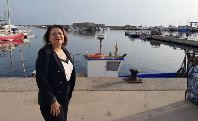 Carmen Crespo en puerto de pesca