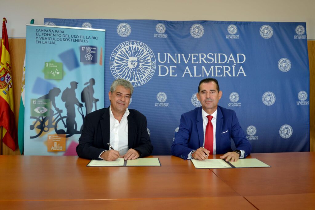 FIRMA CONVENIO UAL Y CAJAMAR PLAN BICI