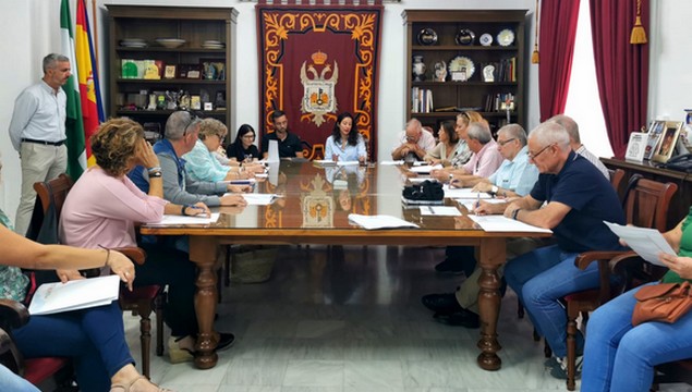 ImagenReuniónConcejalaBelénCarnicerPresidiendoEncuentro