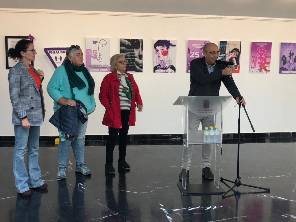 Exposicion carteles 25N (3)