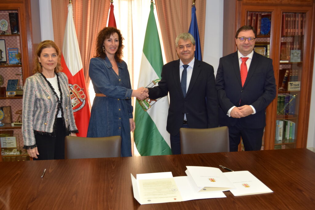 FIRMA CONVENIO UNIVERSIDAD DE MAYORES ALMERÍA