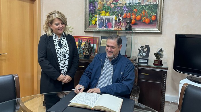 Firma en el Libro de Honor de Gádor