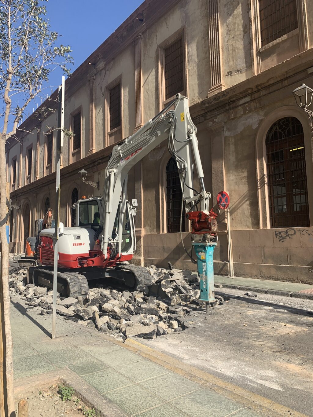 OBRAS ENTORNO HOSPITAL PROVINCIAL CALLE DE LA REINA
