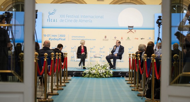 La imagen tiene un atributo ALT vacío; su nombre de archivo es TLH05418.jpg