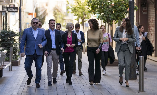 La imagen tiene un atributo ALT vacío; su nombre de archivo es TLH05875.jpg