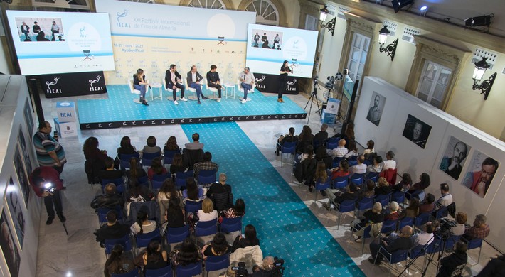 2022_11_20_MESA REDONDA ’VAMOS A HABLAR DE CINE … ESPAÑOL
