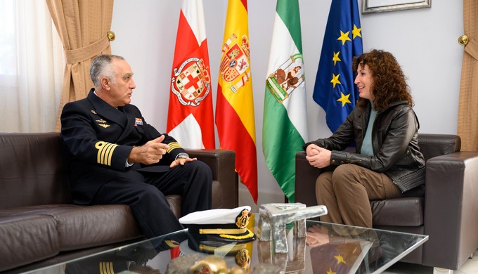 alcaldesa recibe al comandante naval01
