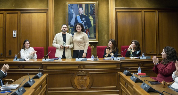 La imagen tiene un atributo ALT vacío; su nombre de archivo es TLH08482.jpg