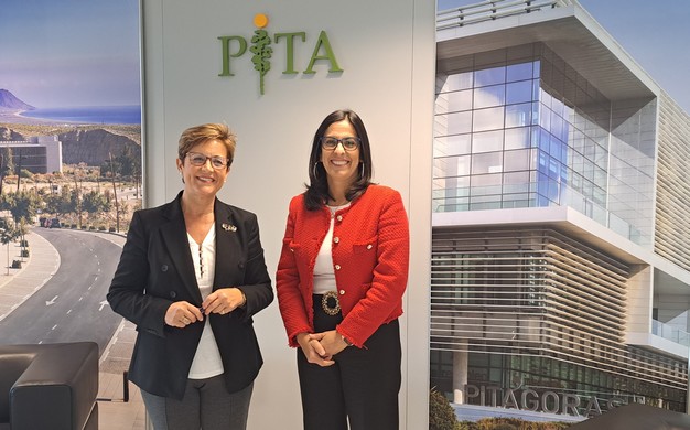 230113 Foto Adriana Valverde con directora PITA