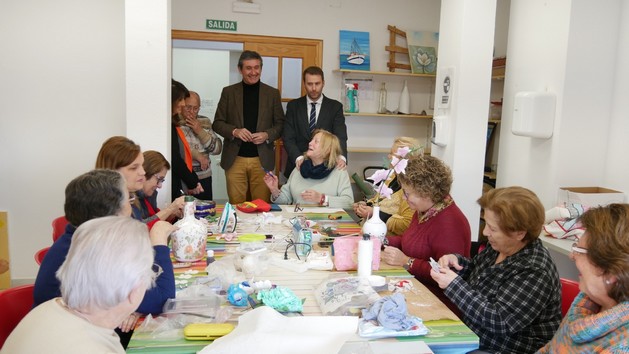 230130 Alcalde y delegado de Inclusión Social visitan el Centro de Parti...