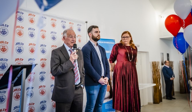 La imagen tiene un atributo ALT vacío; su nombre de archivo es FOTO-ACADEMIA-1.jpg