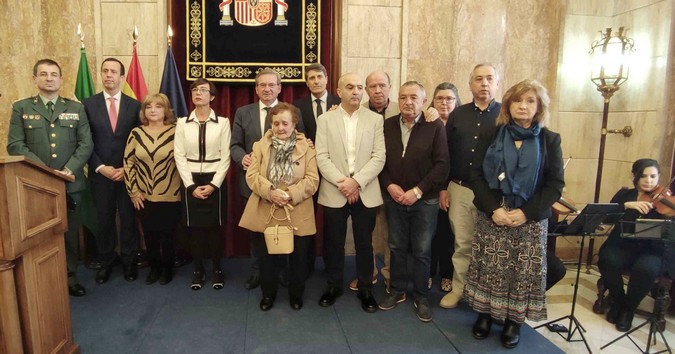 Foto familia autoridades y familias Caso Almería