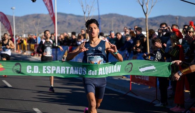 La imagen tiene un atributo ALT vacío; su nombre de archivo es carrera-espartanos0013.jpg