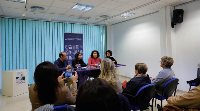 La imagen tiene un atributo ALT vacío; su nombre de archivo es Acto-Mujer-Ciencia-4.jpeg