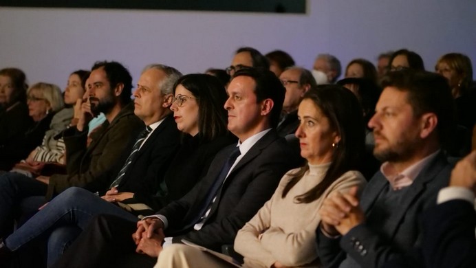 La imagen tiene un atributo ALT vacío; su nombre de archivo es Documental-Bicentenari-2.jpg