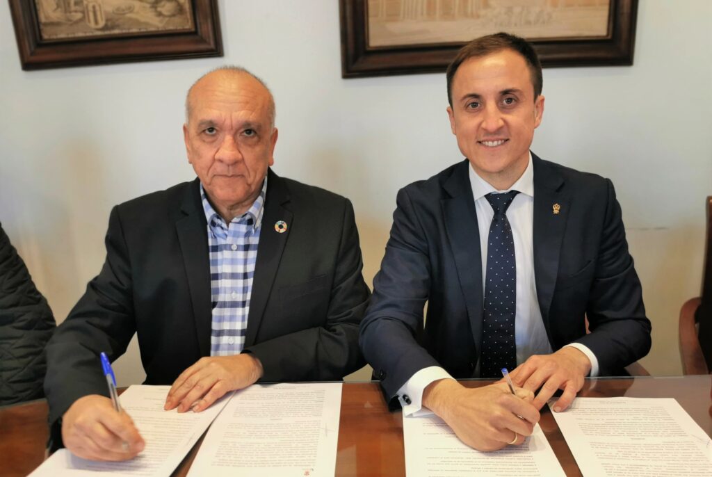 La imagen tiene un atributo ALT vacío; su nombre de archivo es FirmaConvenioASPRODALBA2-1024x686.jpg