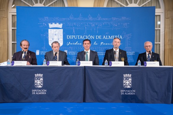 La imagen tiene un atributo ALT vacío; su nombre de archivo es Mesa.jpeg